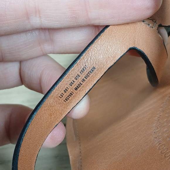 FitFlop Sandals Womens 6 Leather Slip On Thong Black Brown Comfort Summer Flat - Picture 8 of 9